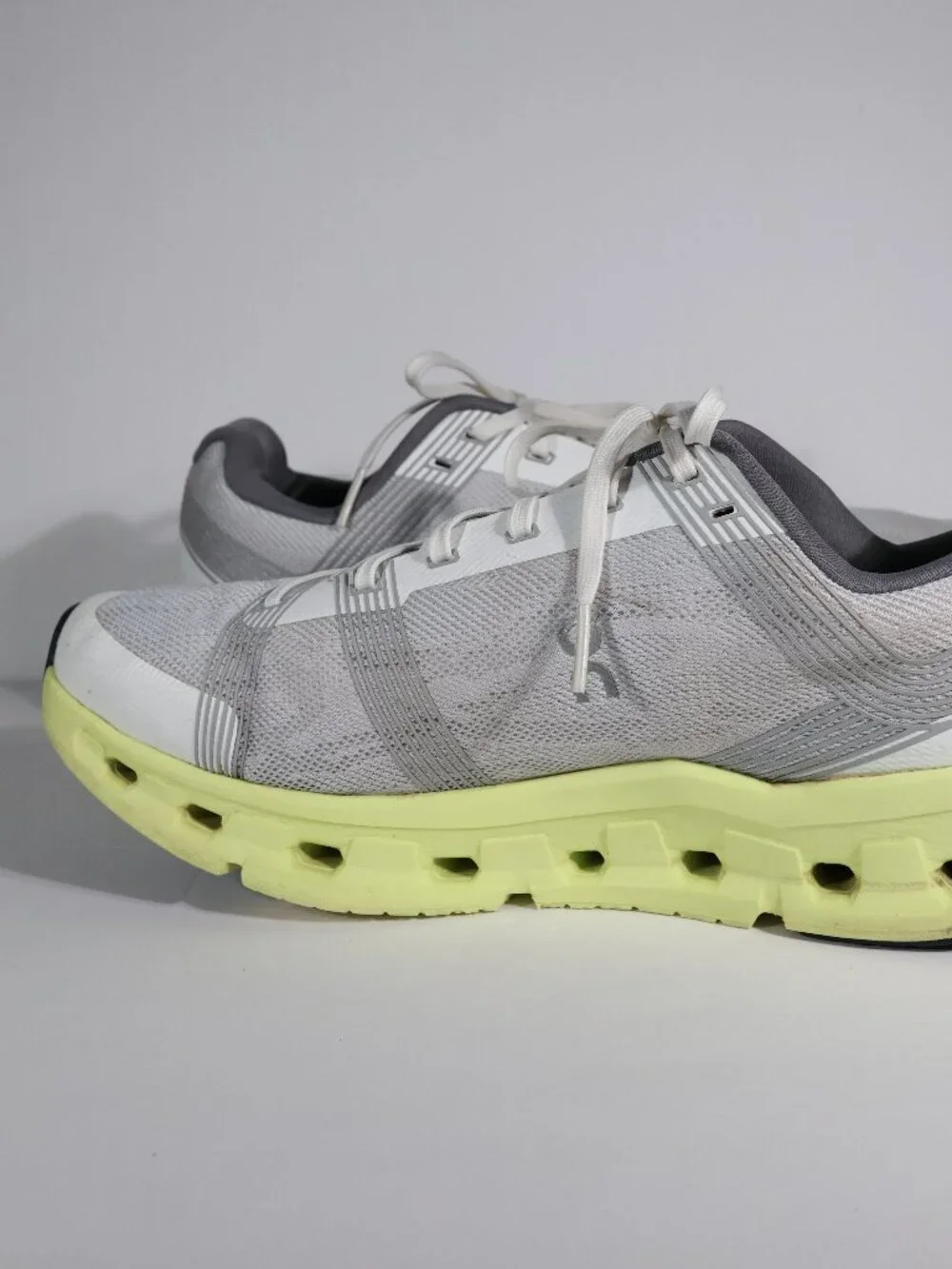 Men's Size 9 On Cloudgo Running Shoes Frost/Hay 55.98234 Pre Owned - Picture 5 of 11